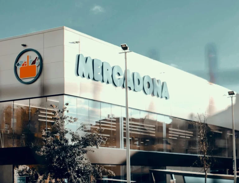 Mercadona sigue triunfando con sus productos de belleza, no te pierdas su delineador