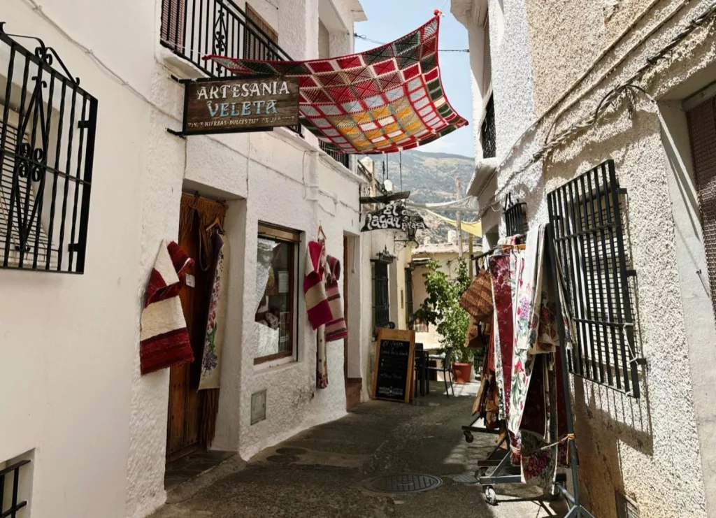 3 rincones mágicos de la Alpujarra que debes conocer 7 Moncloa Soportújar, un pueblo lleno de magia