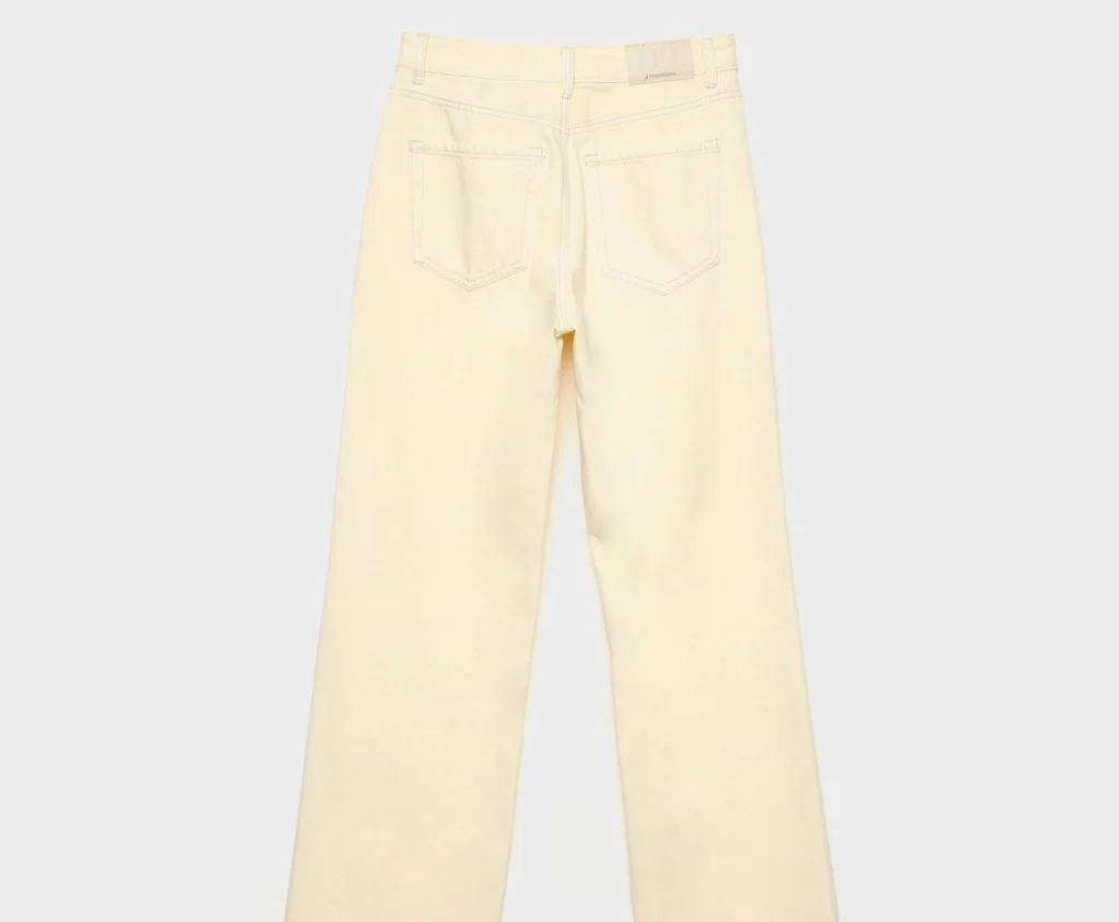 Stradivarius está rompiéndolo con estos pantalones vaqueros efecto tipazo 21 Moncloa Un color en tendencia y un precio inmejorable