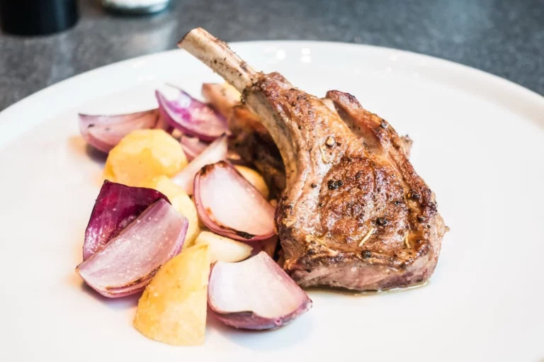 Cómo preparar un cordero lechal asado al estilo tradicional castellano