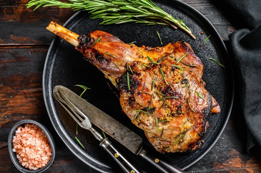 Cómo preparar un cordero lechal asado al estilo tradicional castellano 7 Moncloa El toque final para un cordero lechal asado perfecto