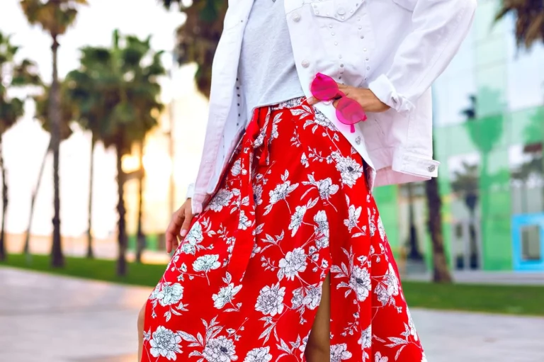 Mango tiene por menos de 50 euros estas faldas midi ideales para la primavera que viene