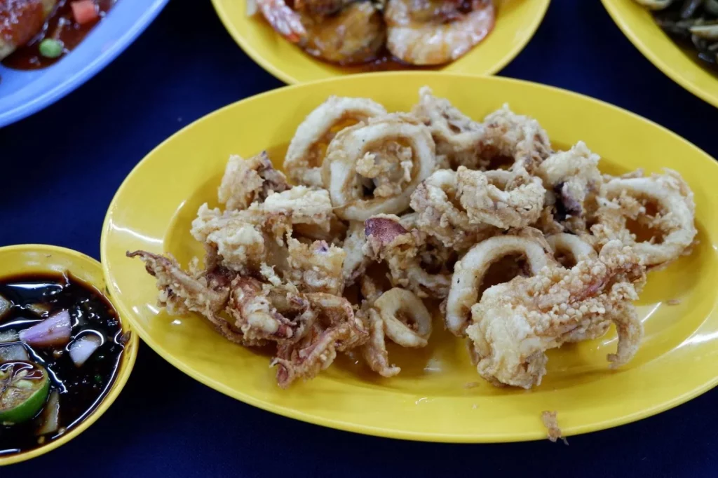 Calamares a la andaluza, el clásico marino que enamora con pasión y tradición 15 Moncloa Ingredientes para unos auténticos calamares a la andaluza