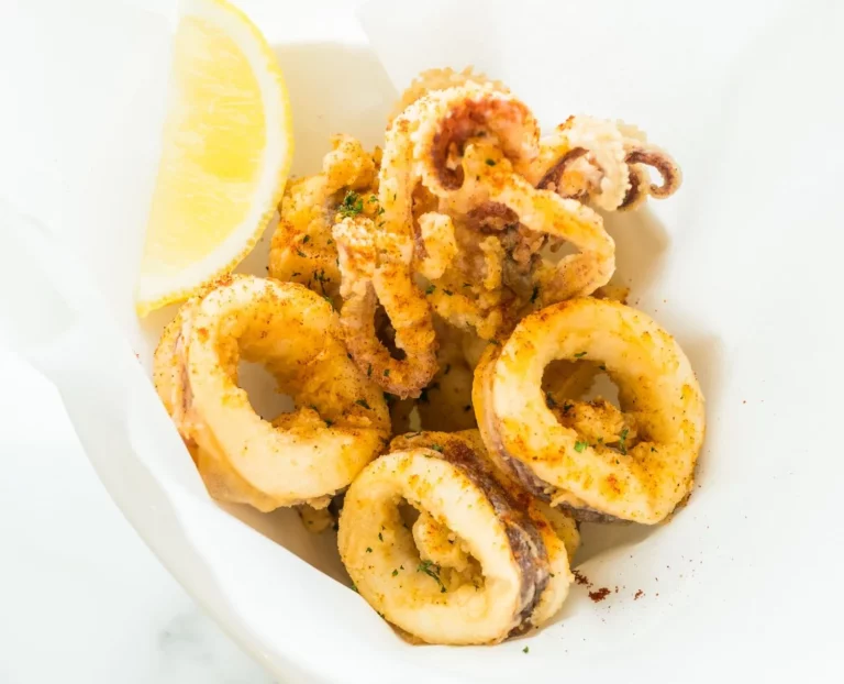 Calamares a la andaluza, el clásico marino que enamora con pasión y tradición