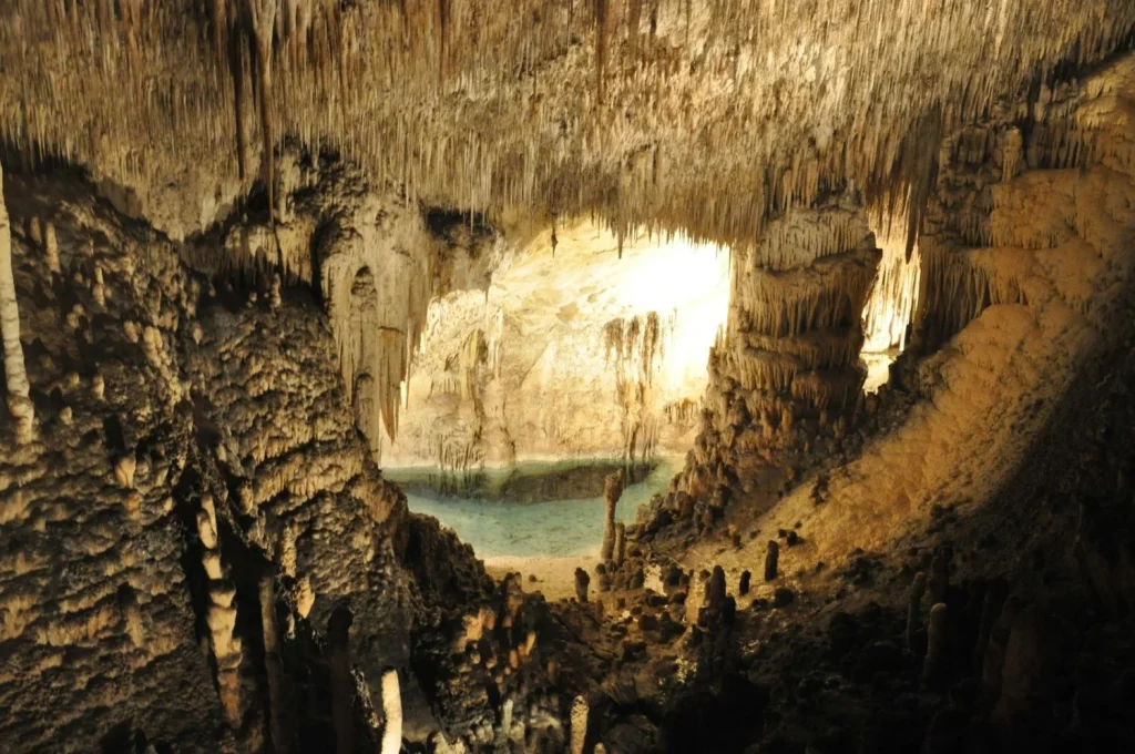 Exploración de cuevas subterráneas