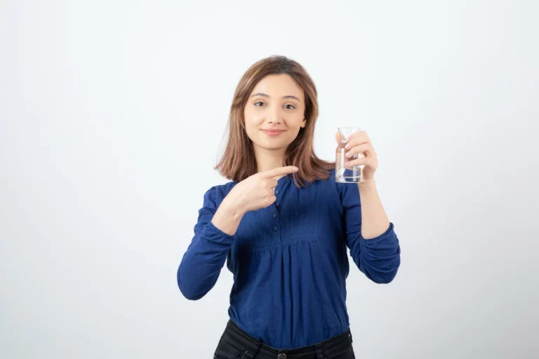 La regla de las cuatro horas que debes conocer si bebes agua del grifo