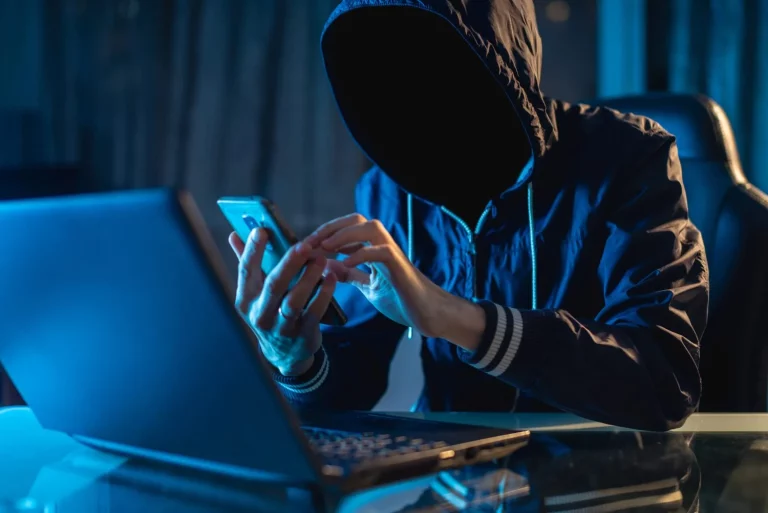 El nuevo fraude online que ya investiga la Policía Nacional: así te engañan con el ‘tabnabbling’
