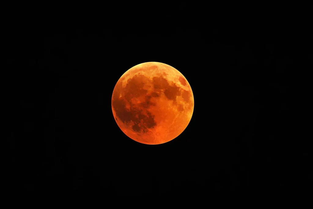 La Luna de Sangre en España ya está aquí: a quién afecta y cómo 3 Moncloa Por qué se denomina Luna de Sangre