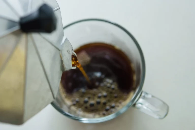 Lo que nadie te dice del café si padeces estas tres dolencias comunes