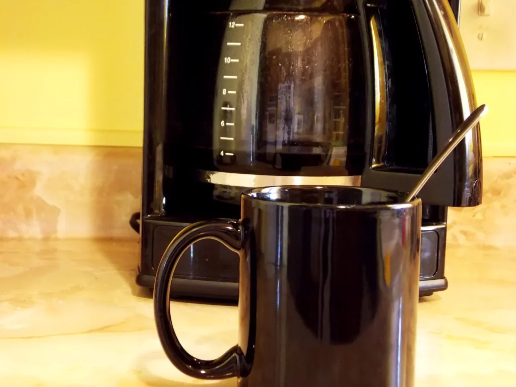 El truco que usan los expertos para limpiar su cafetera y mejorar el sabor del café 24 Moncloa CONSEJOS ADICIONALES PARA MANTENER LA CAFETERA EN PERFECTO ESTADO