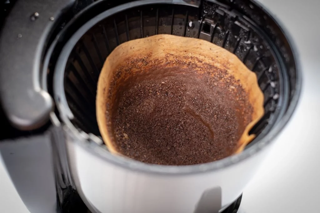 El truco que usan los expertos para limpiar su cafetera y mejorar el sabor del café 21 Moncloa ¿POR QUÉ ES IMPORTANTE LIMPIAR LA CAFETERA?