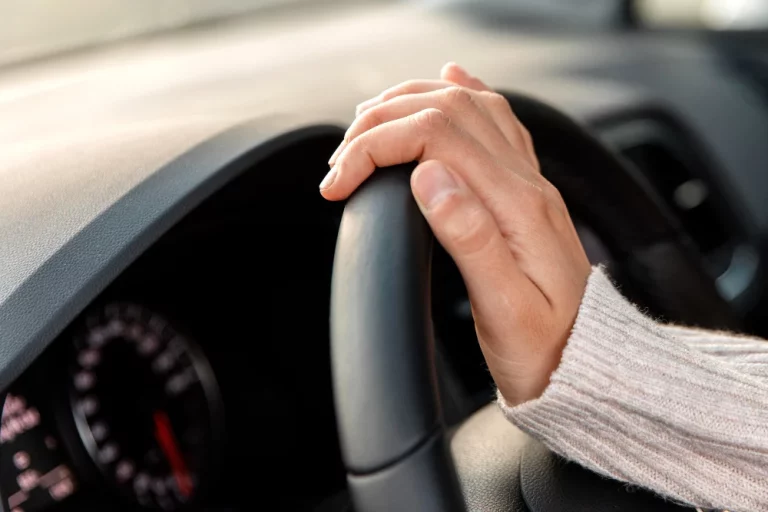 La Guardia Civil avisa: el fallo más común al comprar coches usados baratos