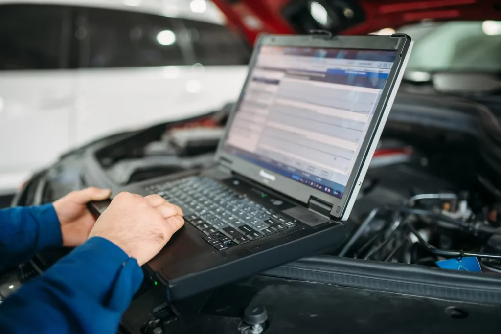 Ficha reducida y ficha técnica del coche: en qué se diferencian y para qué sirve cada una 26 Moncloa computer diagnostics car auto service Moncloa