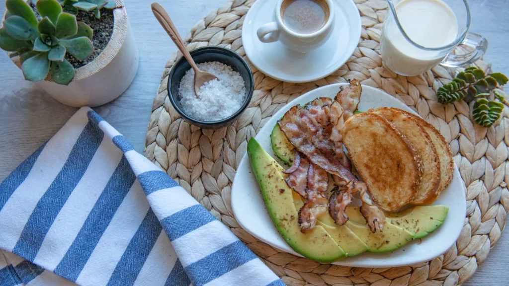 El desayuno salado gana terreno en España y este es el motivo 21 Moncloa LA EXPERIENCIA SOCIAL DEL DESAYUNO SALADO