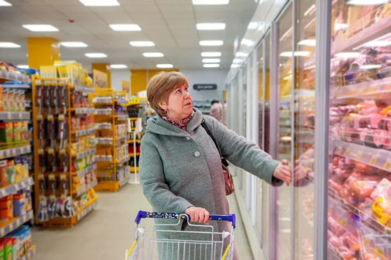 Un gesto cotidiano en el supermercado que revela los primeros signos de demencia
