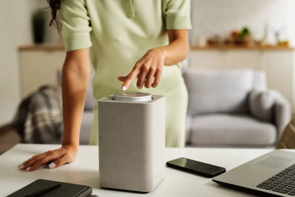 Este es el único lugar de tu casa donde Alexa no podrá espiarte 25 Moncloa El secreto para evitar que Alexa "escuche"