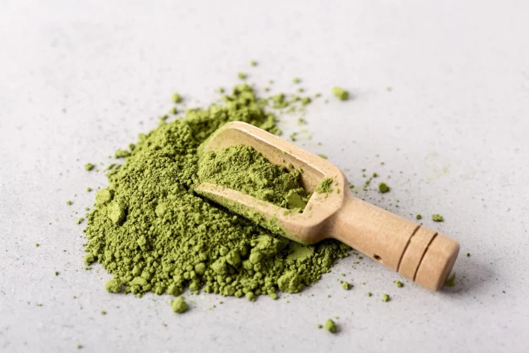 Espirulina, el superalimento verde que tienes que añadir a tu dieta para llegar al verano