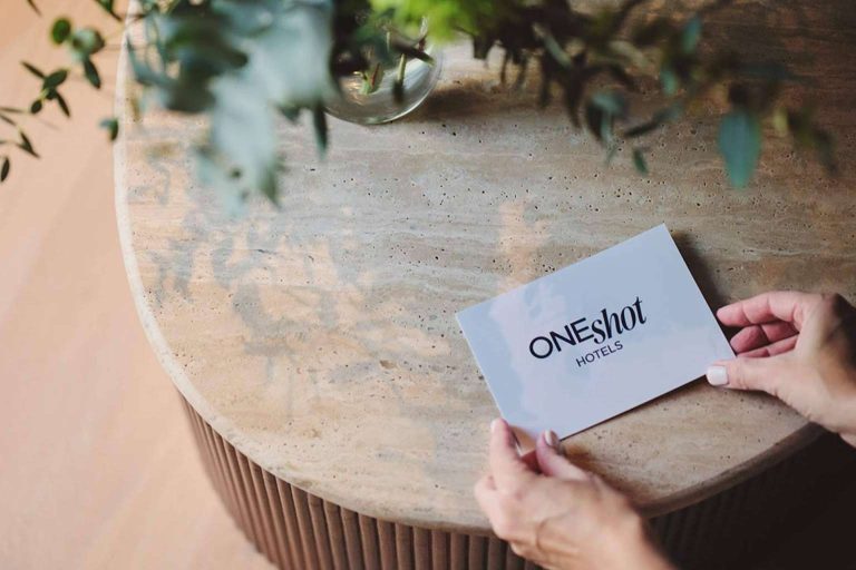 One Shot Hotels evoluciona con una nueva identidad más cercana y actual