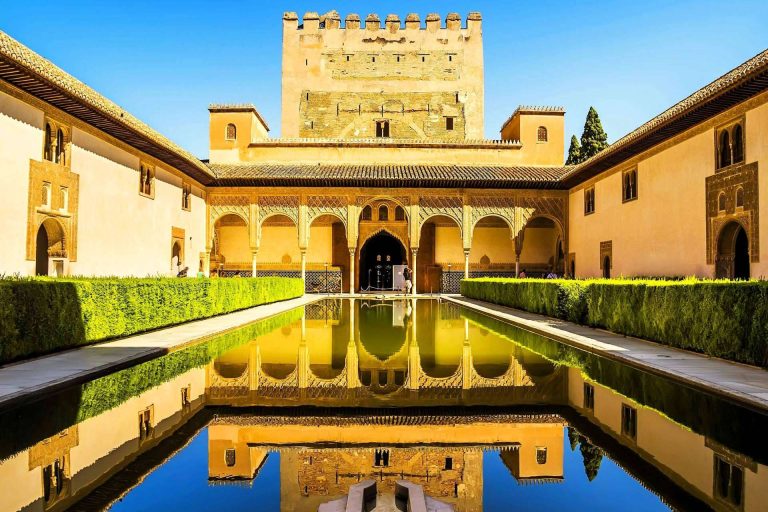 ¡Cuidado! Aumentan las estafas en la venta de entradas para la Alhambra; cómo evitar ser víctima y disfrutar de una visita completa