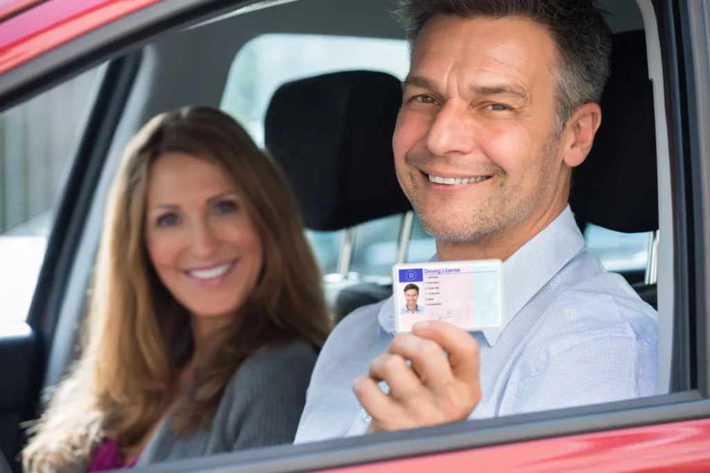 El significado oculto del código 02.01 en el carnet de conducir español 8 Moncloa EL CÓDIGO 02.01: UN MUNDO DE SILENCIOS AL VOLANTE