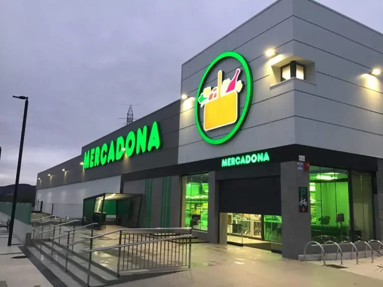 El gesto con un fuet de Mercadona que incendia TikTok y divide a los usuarios