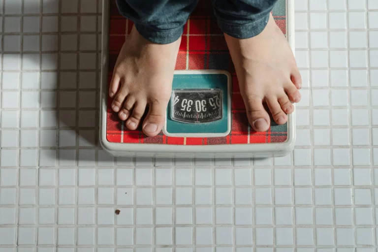 La regla de oro para mejorar tu metabolismo: come la mitad de tus calorías antes de esta hora