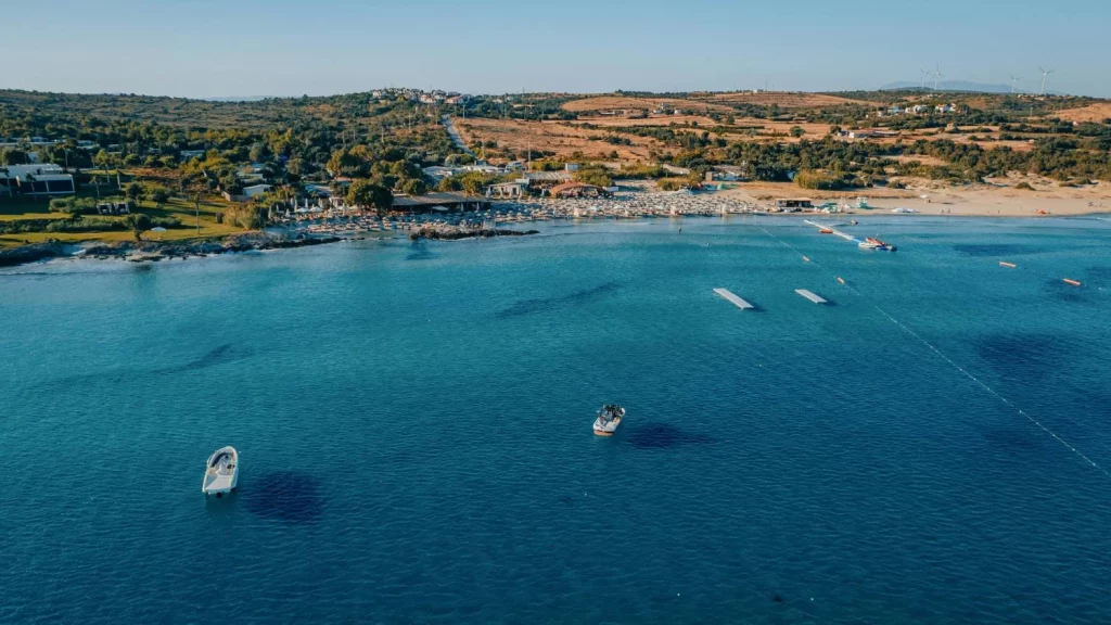 La isla griega low-cost que pocos conocen: noches a 36€ y menús por 12€ 37 Moncloa Dos lugares asequibles por fuera de Europa