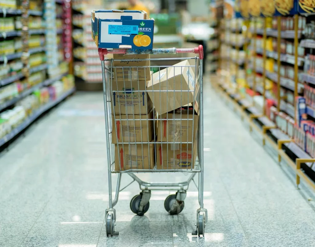 El plan maestro de Mercadona para evitar robos sin que lo sepas 13 Moncloa Así es la rueda secreta en los carros de Mercadona