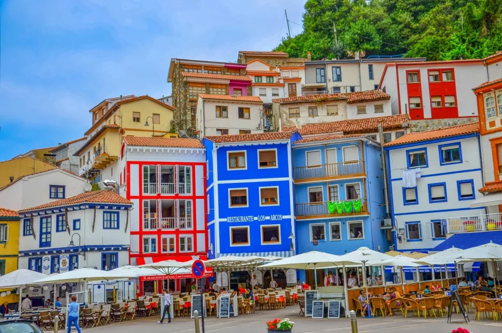 Este es el pueblo "fantasma" de España que inspiró a Disney y parece sacado de un cuento 1 Moncloa Playa: lo mejor de este rincón secreto de España