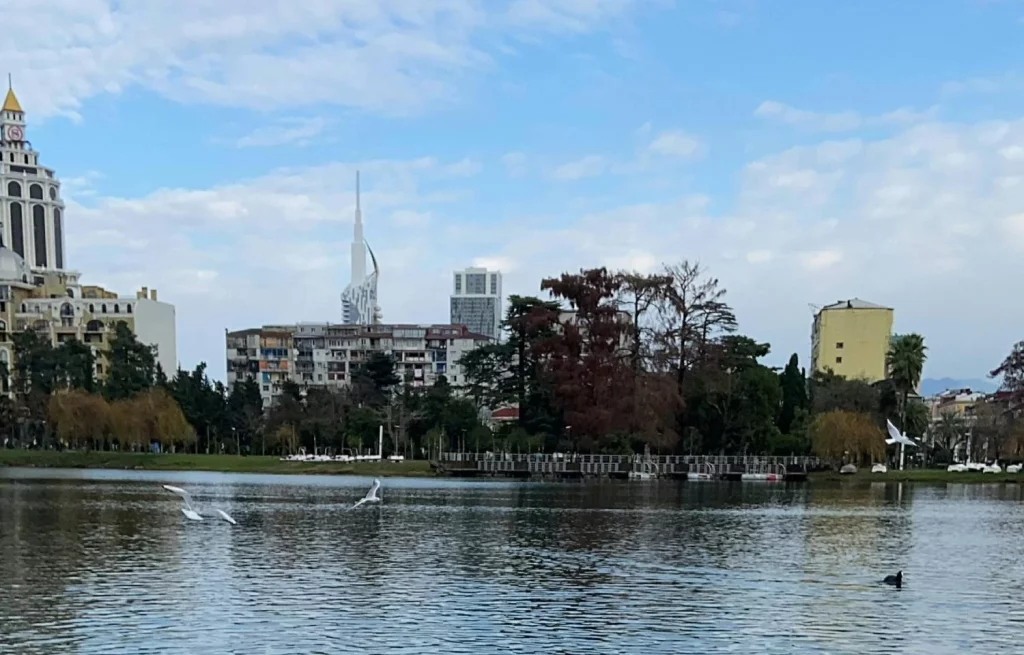 Este país europeo está vacío de turistas y llegar cuesta menos que una cena 1 Moncloa Las Vegas existe en este país europeo