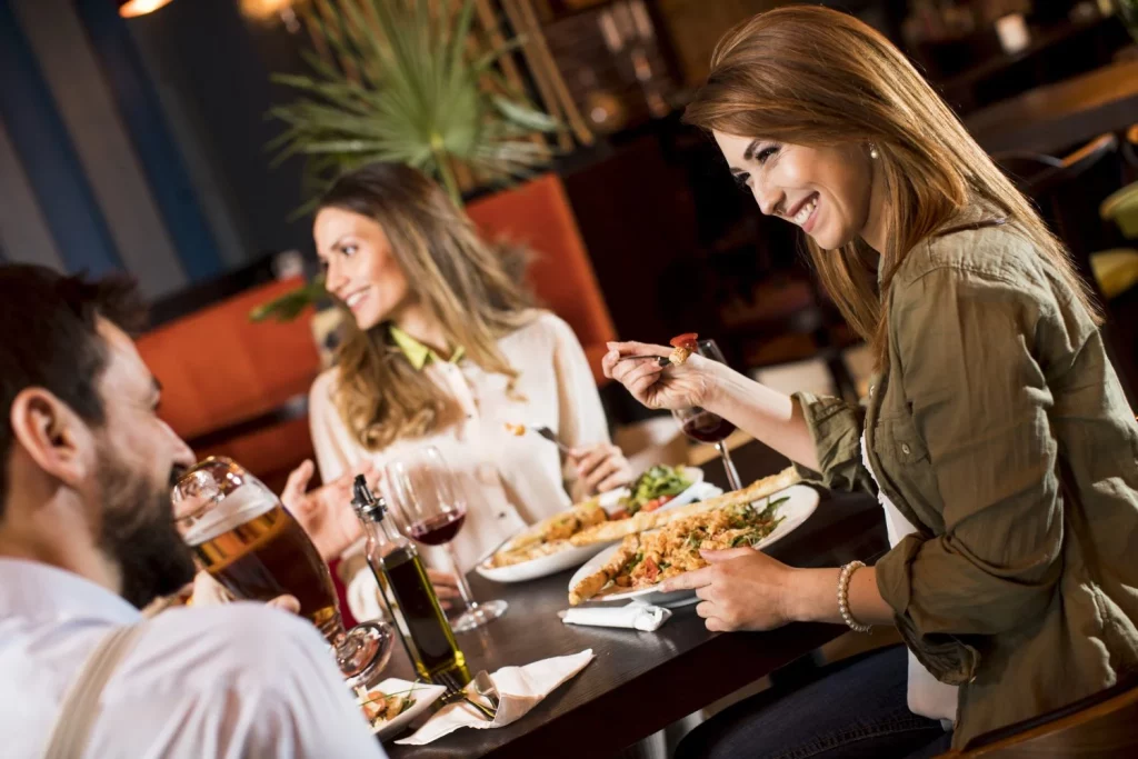 La "trampa" Michelin de los restaurantes mas famosos para duplicar el sabor de la comida 10 Moncloa EL RIESGO DE LA SATISFACCIÓN INMEDIATA