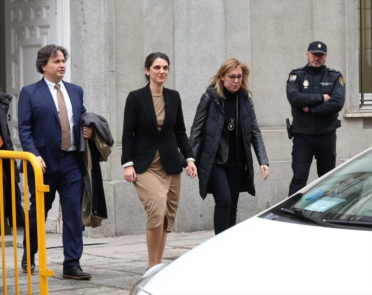 La 2 de Óscar López asegura que el ‘email’ del novio de Ayuso llegó por la Prensa