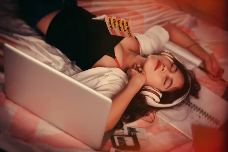 Sleepmaxxing, así es la nueva obsesión de TikTok para dormir como nunca