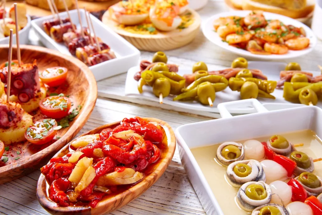 Tapas, buen rollo y encanto: la ruta más sabrosa por una ciudad que te va a enamorar en Semana Santa 34 Moncloa UN EMBLEMA DE HOSPITALIDAD: EL BUEN ROLLO EN CADA COPA