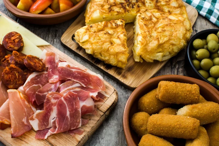 Tapas, buen rollo y encanto: la ruta más sabrosa por una ciudad que te va a enamorar en Semana Santa