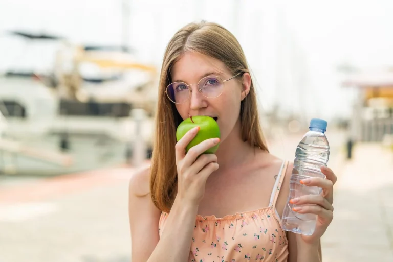 No es hambre, es costumbre: el hábito español que hace que comas en exceso