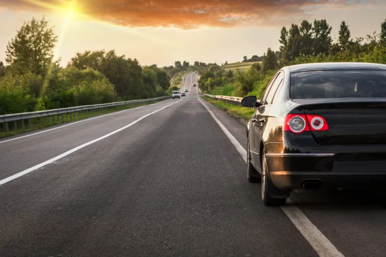 La DGT prohíbe esta acción si te quedas tirado en la carretera, te juegas la vida y una multa