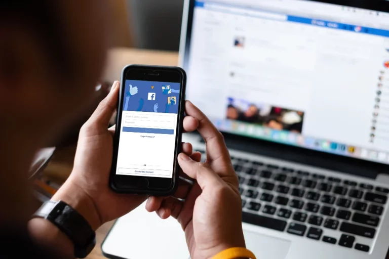 Facebook te espía fuera de la app: Desactiva ya esta opción oculta