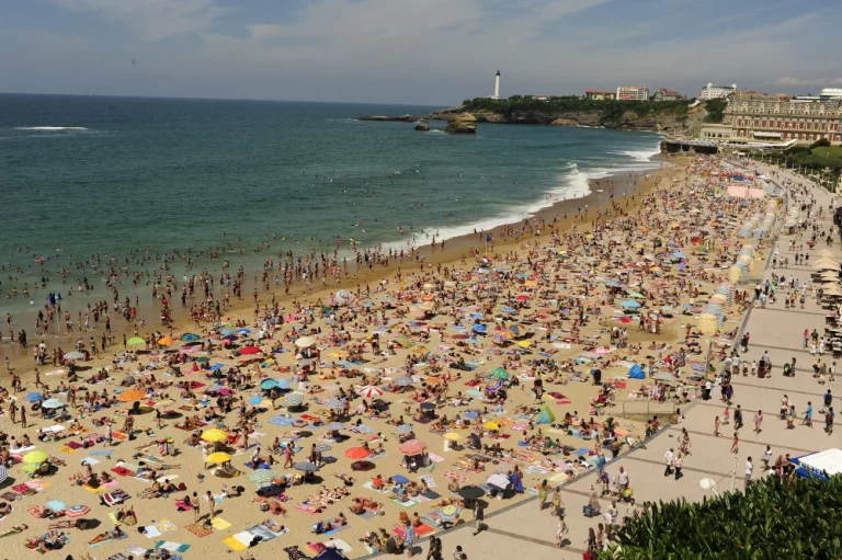 3 destinos de playa en España que conviene esquivar este verano