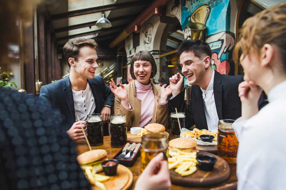 De bar en bar… o no, la sorprendente causa que enfría la vida social española 3 Moncloa EL FUTURO DEL BAR ESPAÑOL: ¿HACIA DÓNDE NOS DIRIGIMOS?