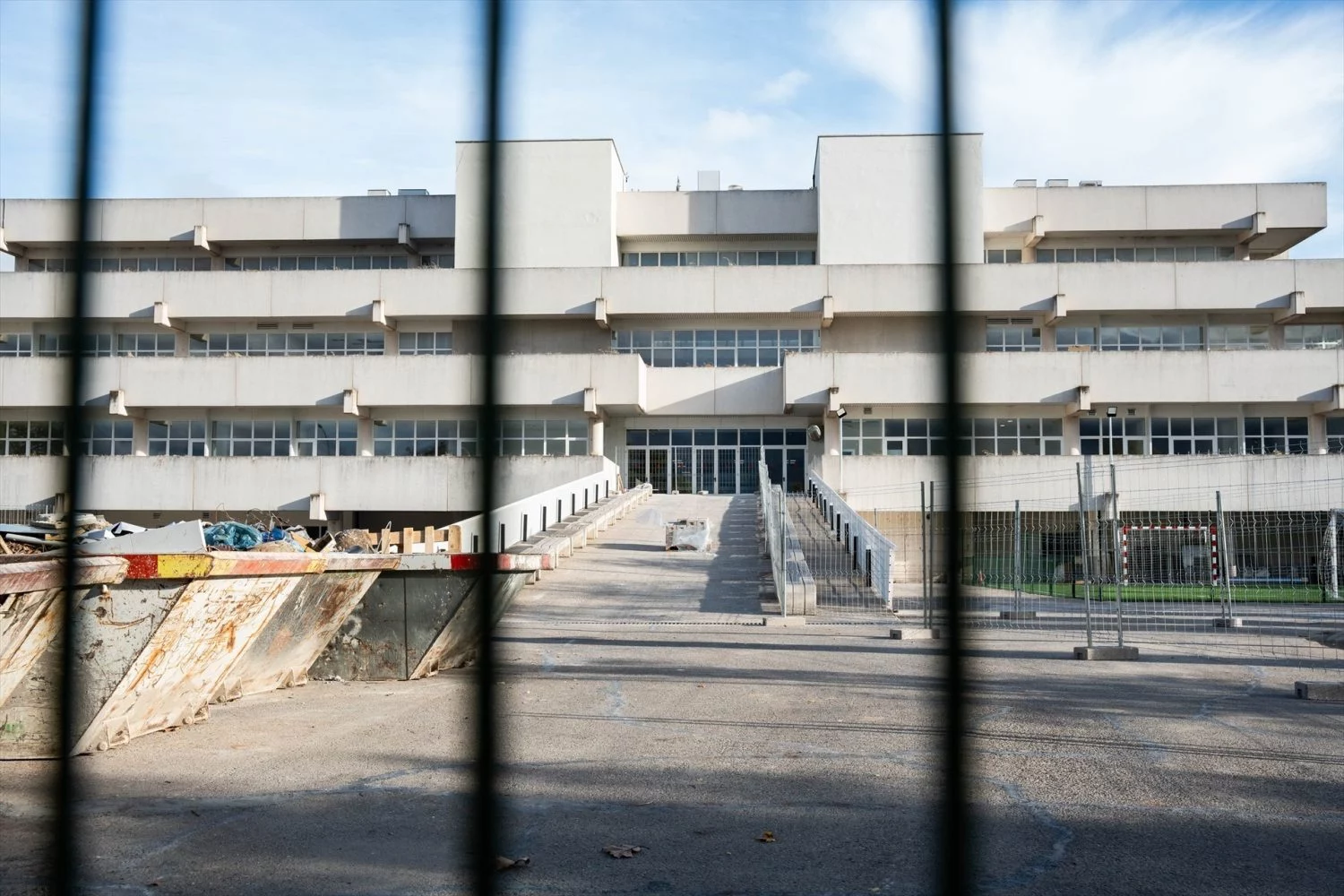 Fachada del centro habilitado para la acogida de menores extranjeros no acompañados, a 25 de septiembre de 2024, en Fuenlabrada, Madrid (Fuentes: Agencias) Fachada del centro habilitado para la acogida de menores extranjeros no acompañados, a 25 de septiembre de 2024, en Fuenlabrada, Madrid (Fuentes: Agencias)
