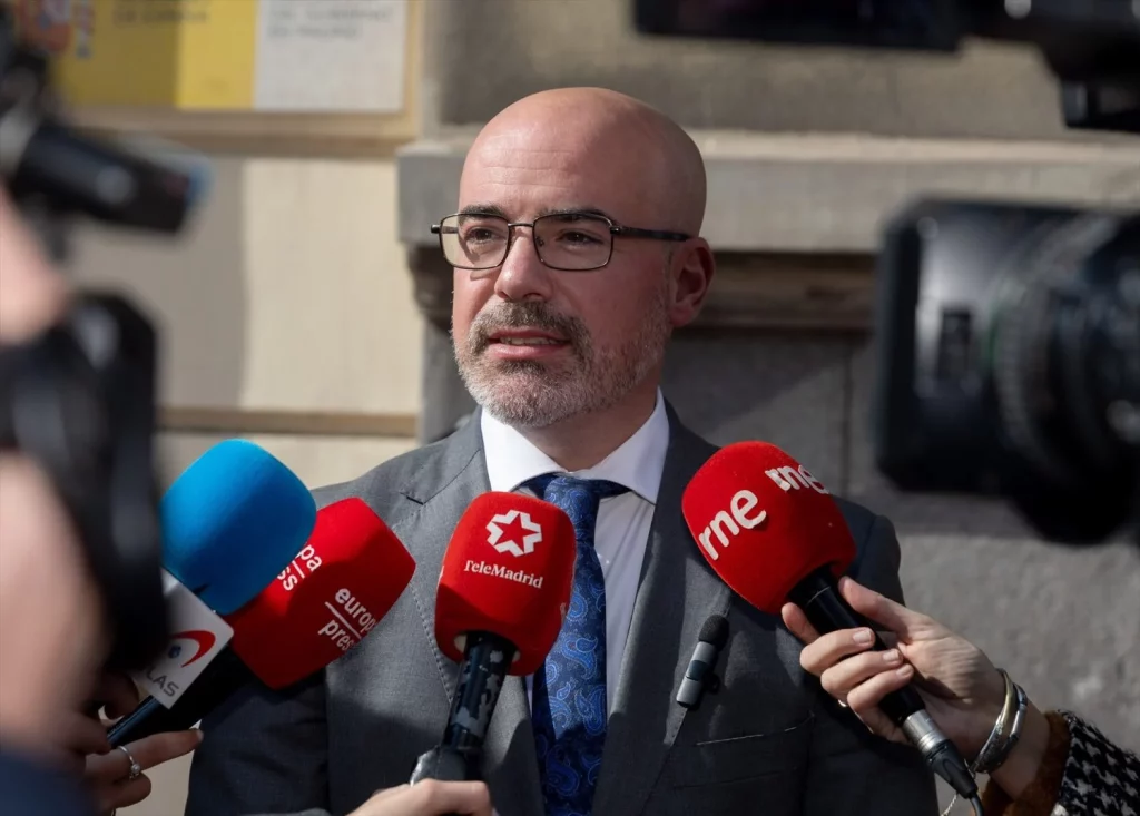 El delegado del Gobierno en la Comunidad de Madrid, Francisco Martín, atiende a los medios (Fuente: Agencias)