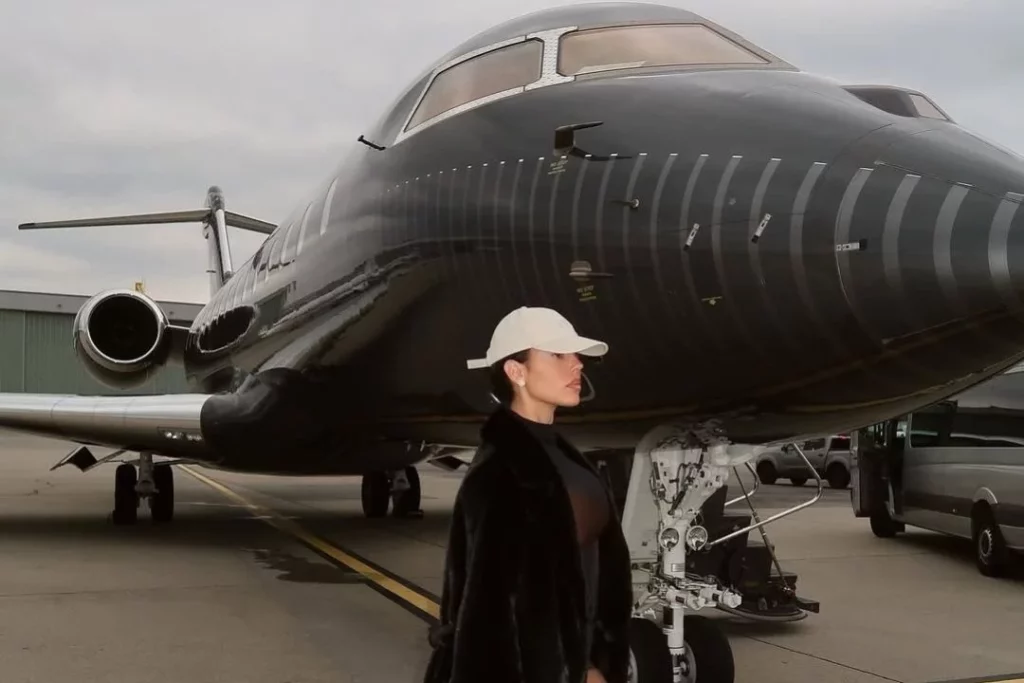 Cristiano y Georgina se lo montan a lo grande con el avión más caro de Europa 7 Moncloa Los grandes lujos el avión de Cristiano Ronaldo y Georgina Rodríguez