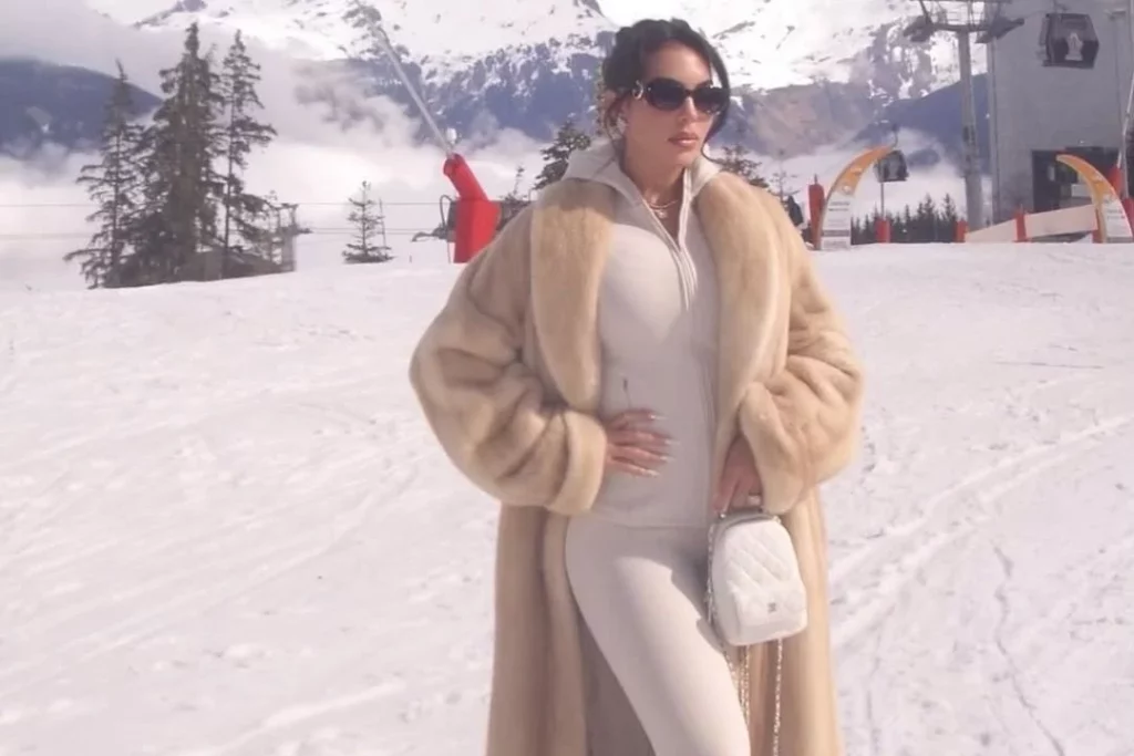 Cristiano y Georgina se lo montan a lo grande con el avión más caro de Europa 9 Moncloa Georgina Rodríguez y Cristiano Ronaldo entre lujo, confort y dinero