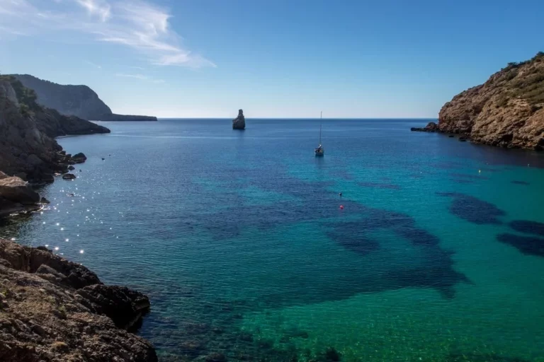 Descubre Ibiza en 4 Días: Rutas, Lugares Icónicos y Experiencias Únicas