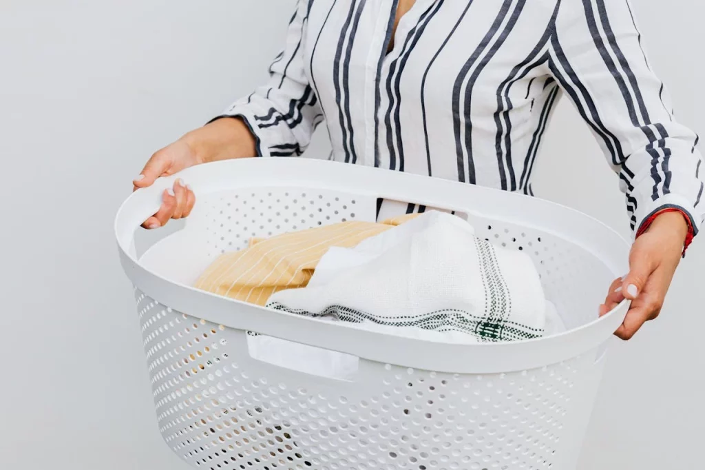 Mercadona tiene la solución para la ropa blanca amarillenta por menos de 3 euros 13 Moncloa Consejos útiles para cuidar tu ropa en cada lavado usando productos de Mercadona