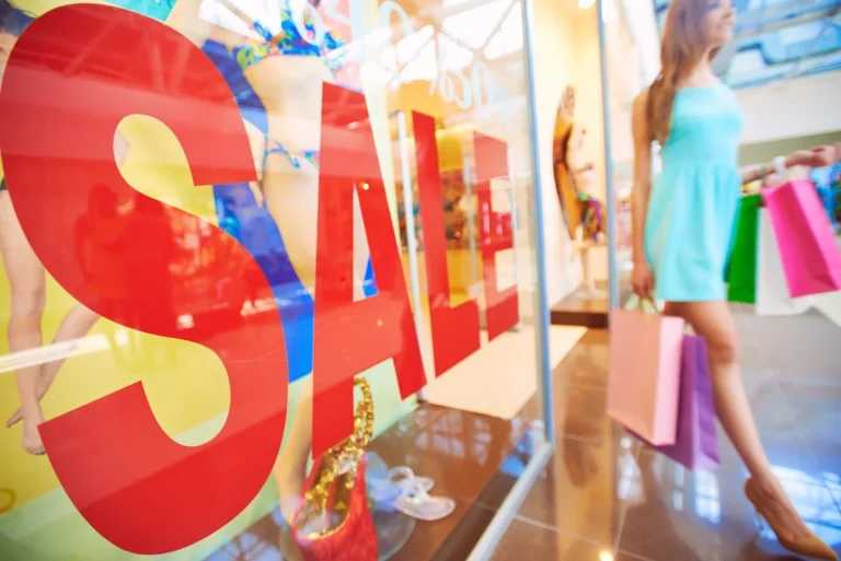 Así es el outlet de Madrid que revienta precios con rebajas del 50%. Fuente Freepik
