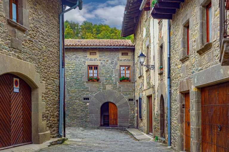 El pueblo medieval ‘oculto’ a 60 minutos de Madrid que los madrileños están descubriendo ahora