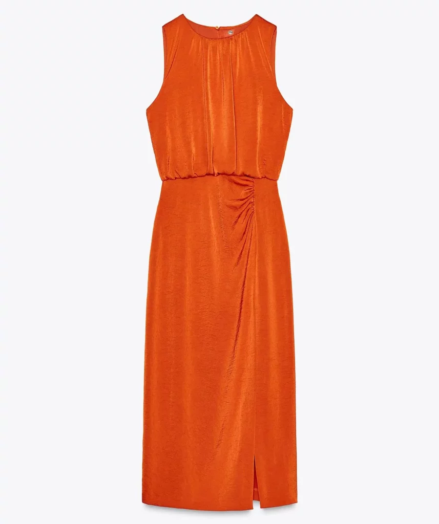 Vestido efecto satén de Zara
