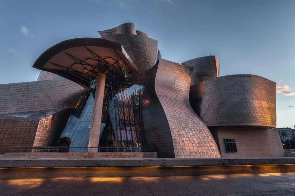 3 experiencias que hacen de Bilbao un destino único 12 Moncloa Un paseo por el río y el Guggenheim
